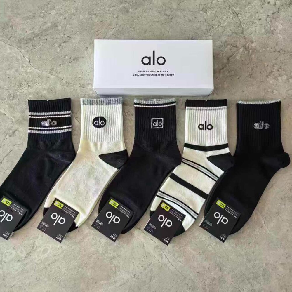 A25- ALO Yoga Men's Monochrome Logo & Stripe Half-Crew Socks 5-Pair Box Set